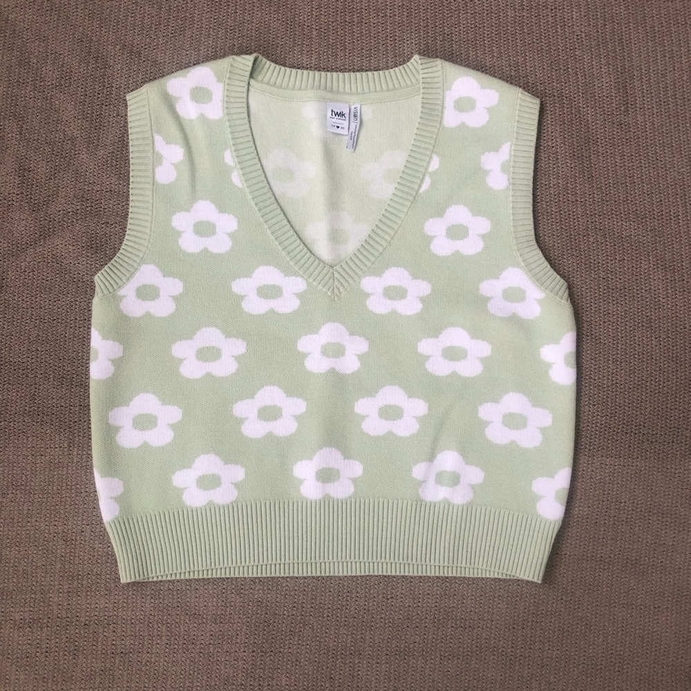 Twik V-Neck Floral Sweater Vest in Light Green and White